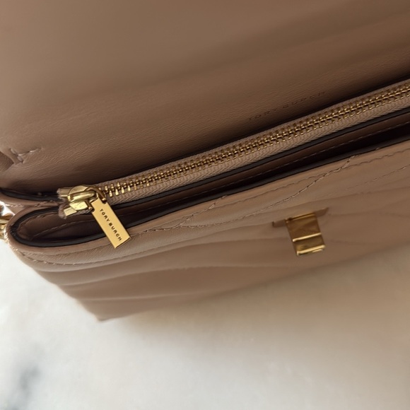 Tory Burch Kira Chevron Quilted Leather Chain Crossbody Bag Desert Dune - Picture 10 of 16